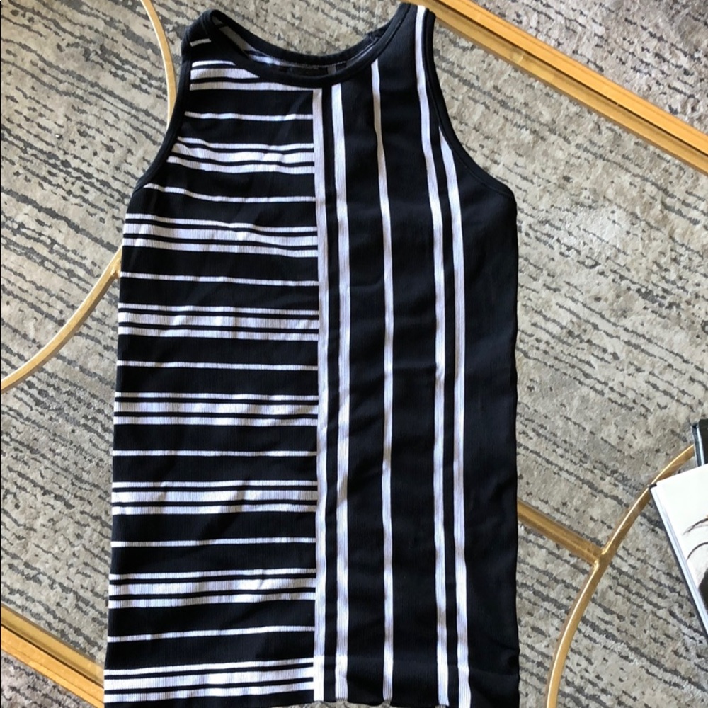EUC Athleta racerback tank sz sm